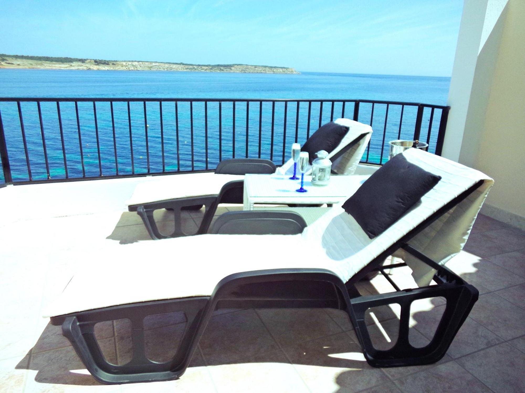 Seafront Apartment Terrace, Lounger & Panoramic Ocean Views Mellieħa Extérieur photo