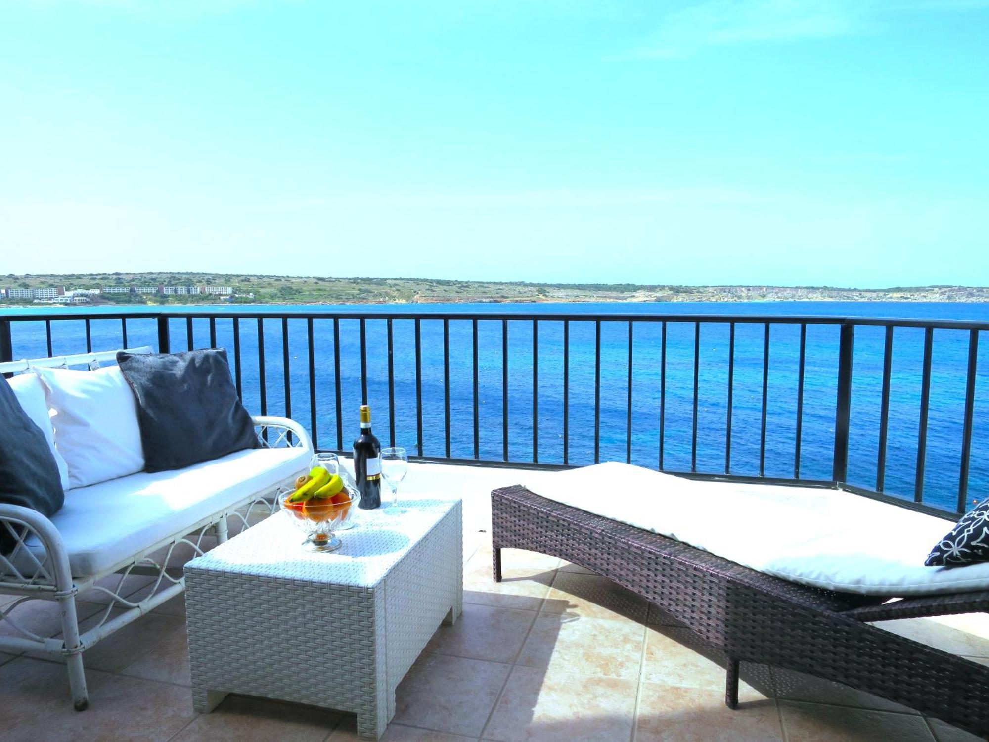 Seafront Apartment Terrace, Lounger & Panoramic Ocean Views Mellieħa Extérieur photo
