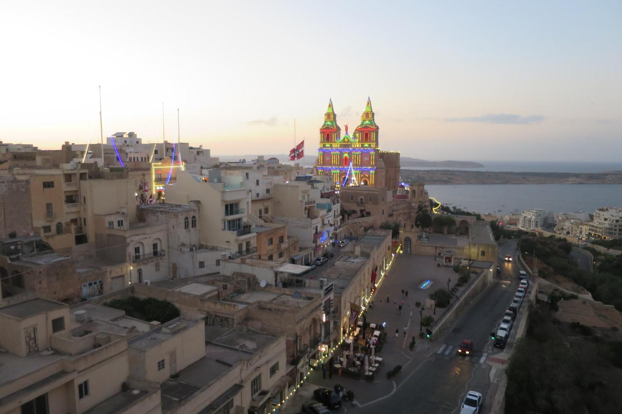 Seafront Apartment Terrace, Lounger & Panoramic Ocean Views Mellieħa Extérieur photo