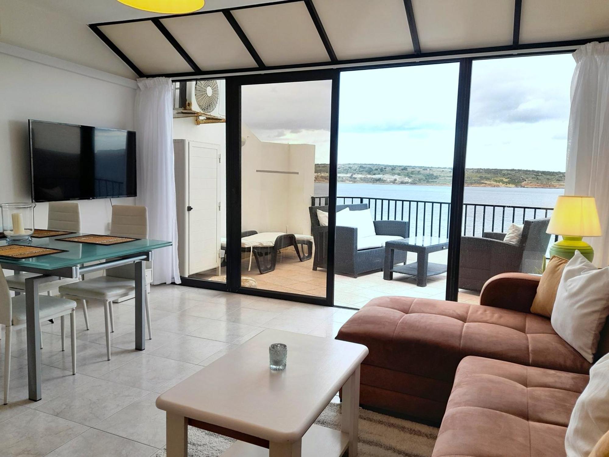 Seafront Apartment Terrace, Lounger & Panoramic Ocean Views Mellieħa Chambre photo