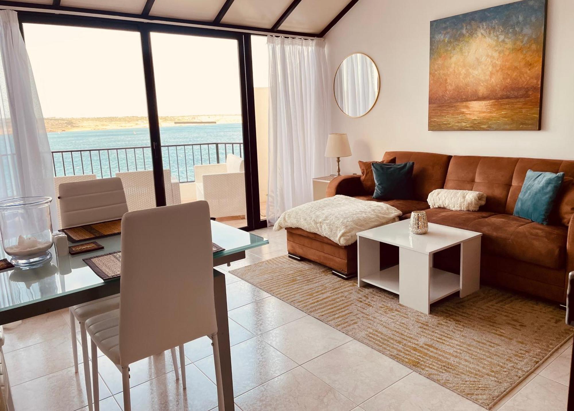 Seafront Apartment Terrace, Lounger & Panoramic Ocean Views Mellieħa Extérieur photo